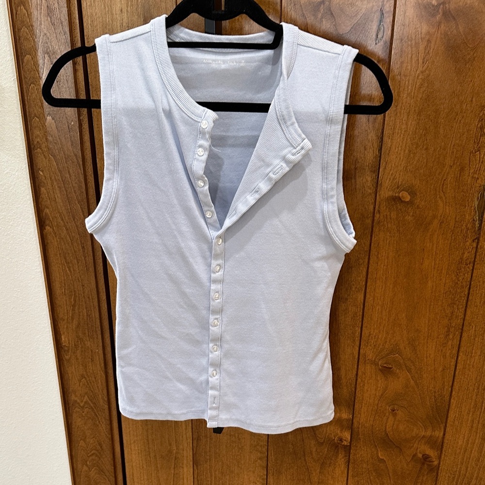 Abercrombie & Fitch Sleeveless Light Gray Button-Down Shirt